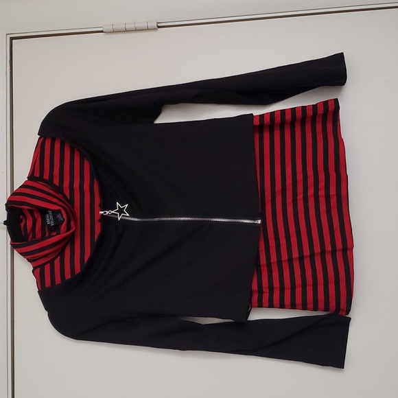*NWT* Hor Topic Social Collison's Red Black Stripe 2FEr Off the Shoulders Shirt - Picture 2 of 16